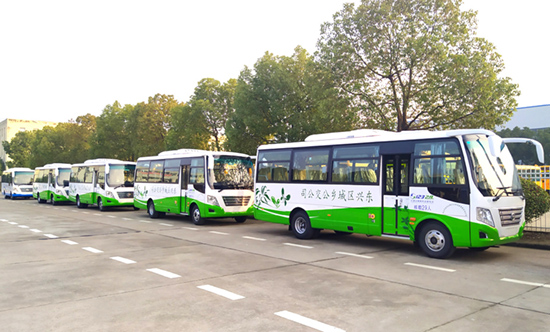 華新牌 國(guó)六 天然氣29座中型中級客車批量發往四川 