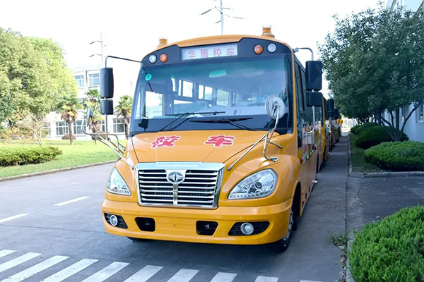 華新牌小(xiǎo)學生(shēng)專用校車批量發往浙江杭州